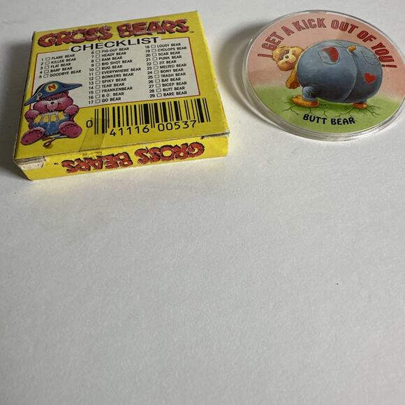 1985 Topps Gross Bears BUTT BEAR Vintage Big Bad Button Pin Garbage Pail Kids - Picture 3 of 6